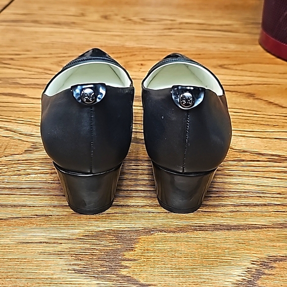 Anne Klein iflex Leather Wedge Heels Black sz-7 - Picture 3 of 7